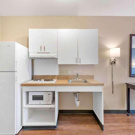 Extended Stay America Select Suites - Charlotte - University Place - E Mccullough Dr Exterior foto
