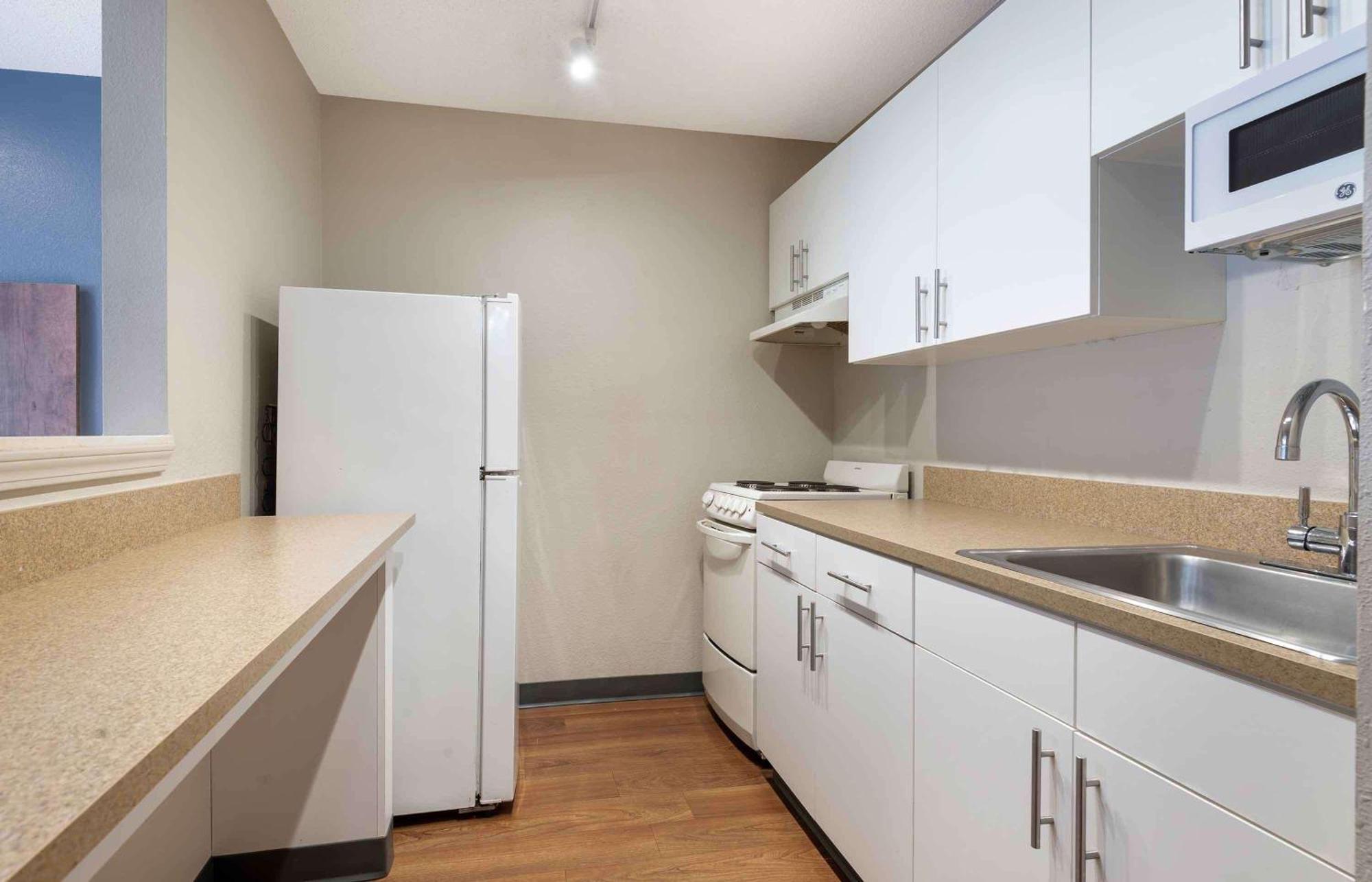 Extended Stay America Select Suites - Charlotte - University Place - E Mccullough Dr Exterior foto