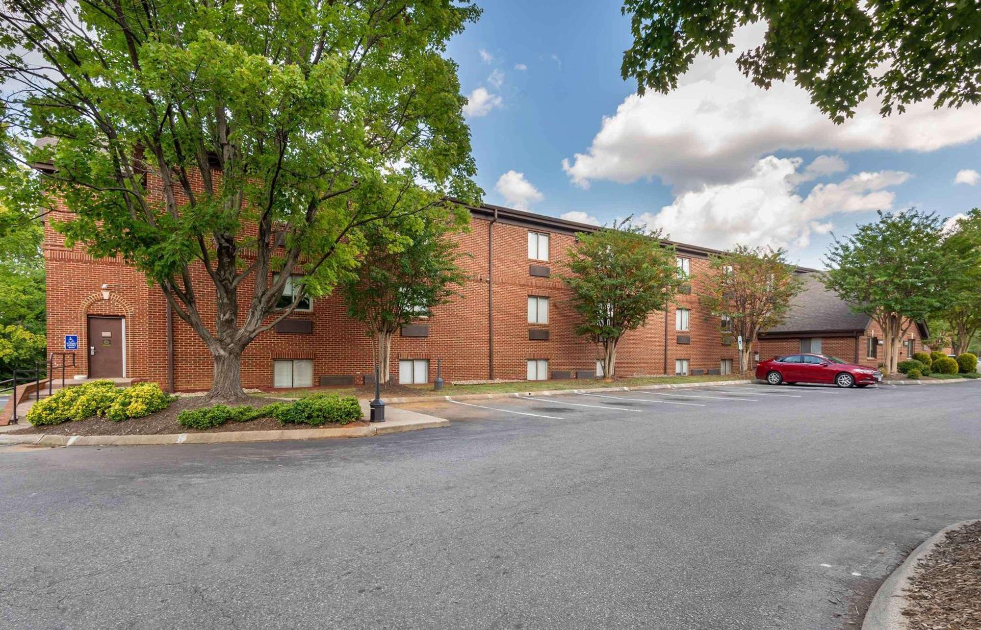 Extended Stay America Select Suites - Charlotte - University Place - E Mccullough Dr Exterior foto