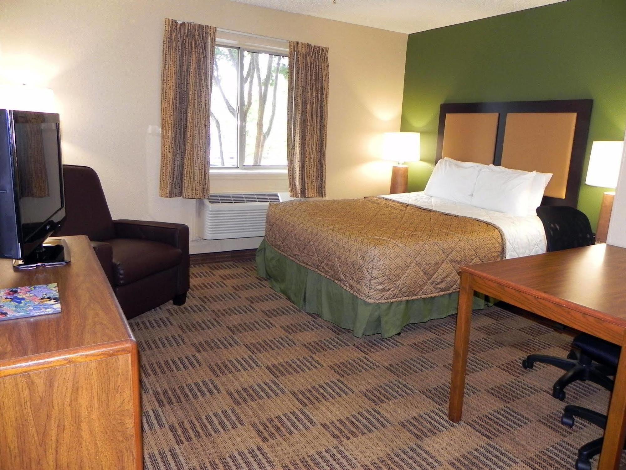 Extended Stay America Select Suites - Charlotte - University Place - E Mccullough Dr Exterior foto